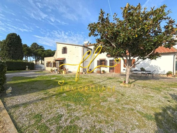 casa indipendente in vendita a Cecina