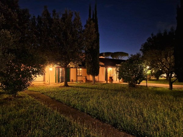 casa indipendente in vendita a Cecina