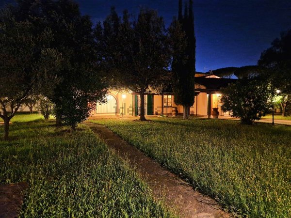casa indipendente in vendita a Cecina