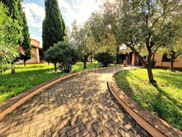 casa indipendente in vendita a Cecina