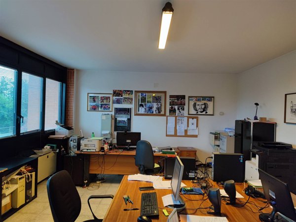 ufficio in vendita a Cecina