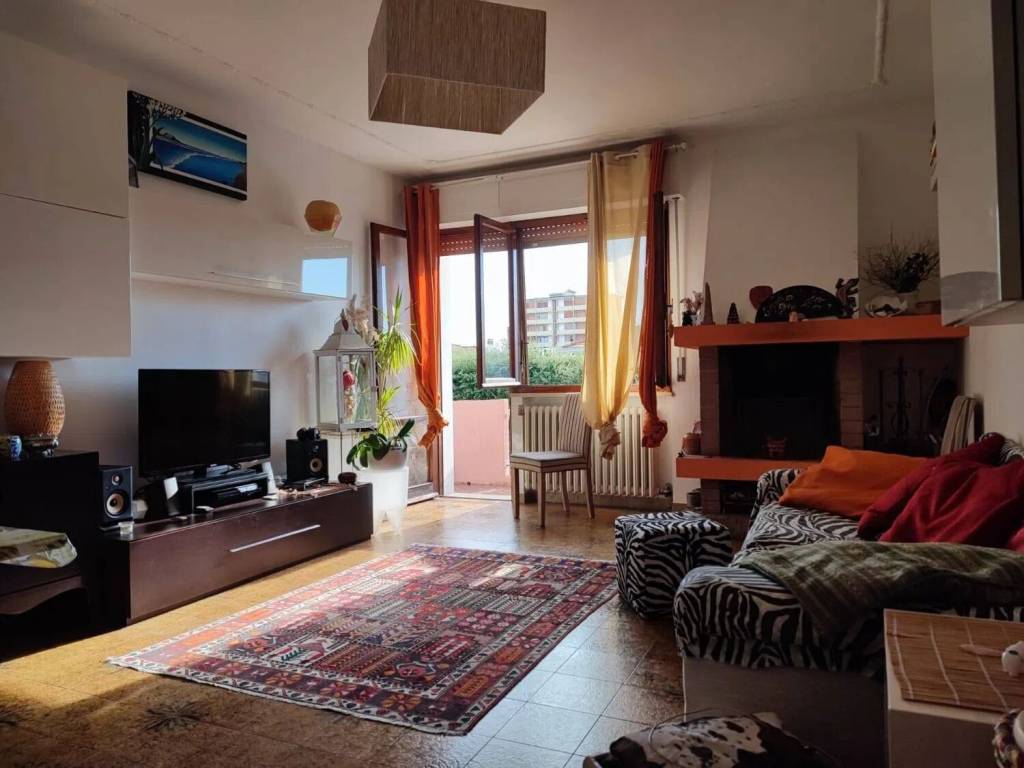 casa indipendente in vendita a Cecina