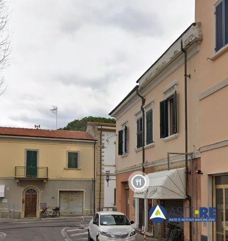 locale commerciale in vendita a Cecina