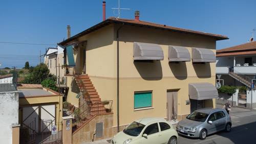 casa indipendente in vendita a Cecina
