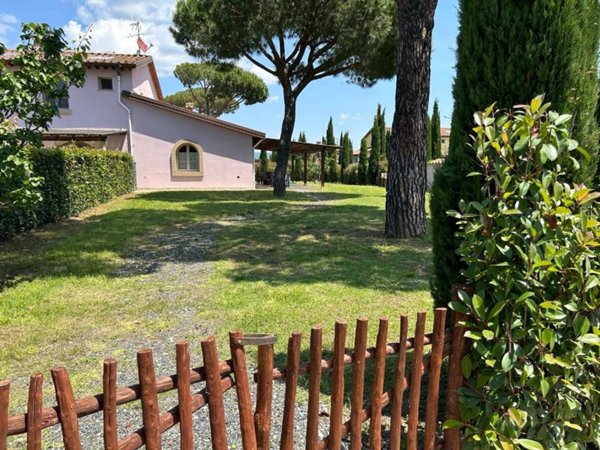 casa indipendente in vendita a Cecina