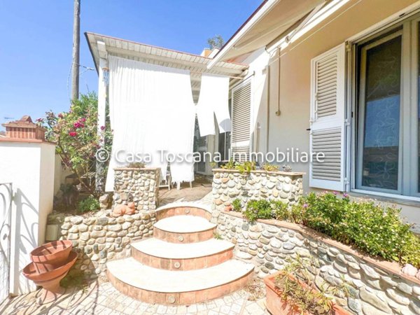 casa indipendente in vendita a Cecina