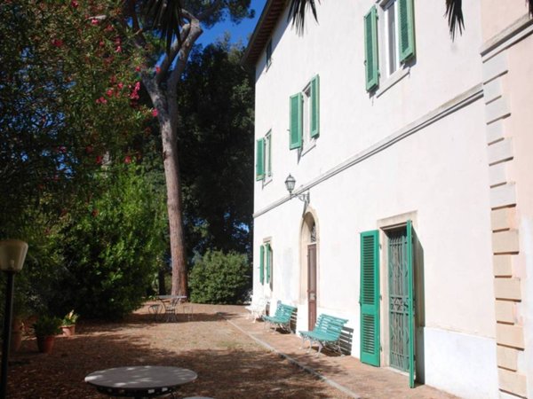casa indipendente in vendita a Cecina