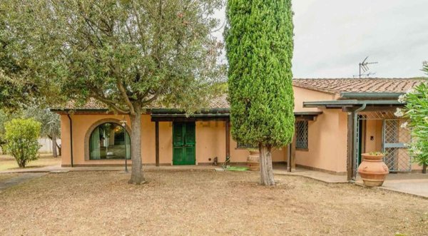 casa indipendente in vendita a Cecina