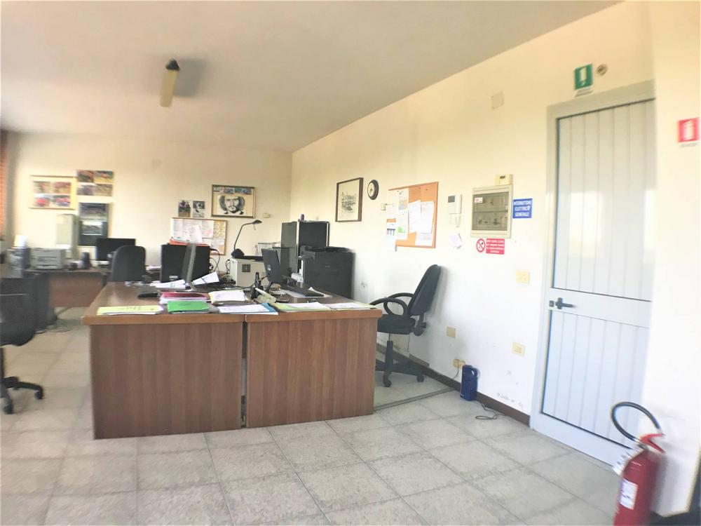 ufficio in vendita a Cecina