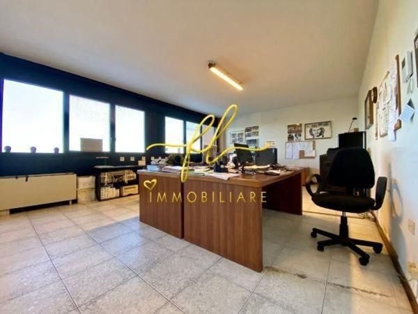 ufficio in vendita a Cecina