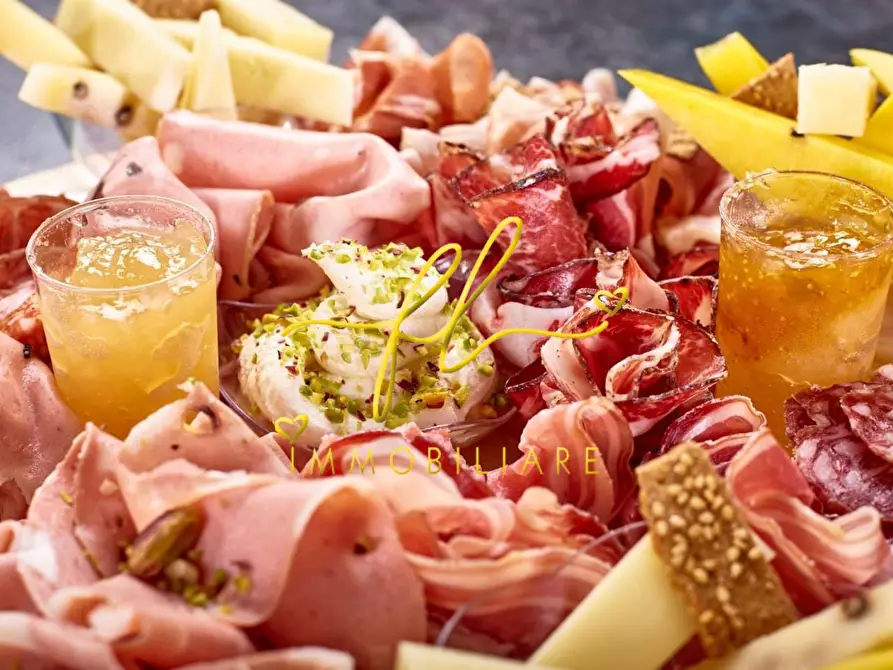 negozio in vendita a Cecina