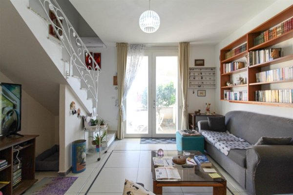 casa indipendente in vendita a Cecina