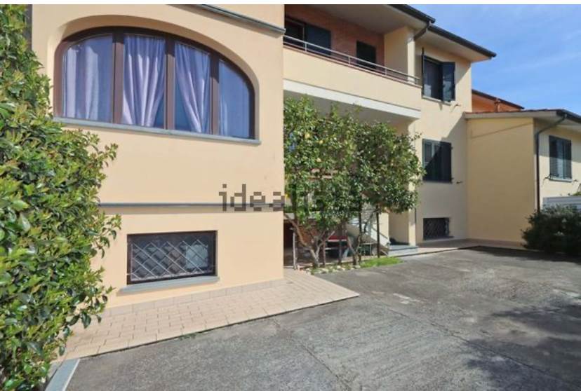 casa indipendente in vendita a Cecina