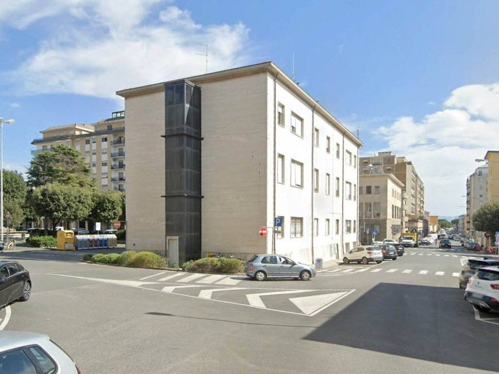 negozio in vendita a Cecina