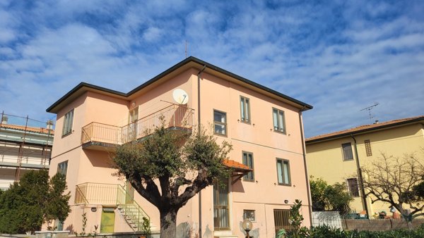 casa indipendente in vendita a Cecina