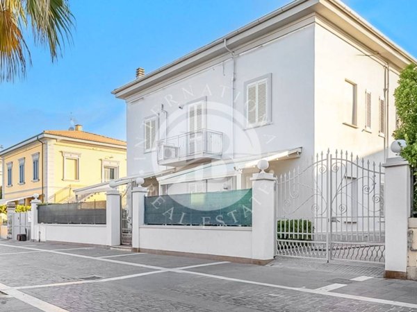 casa indipendente in vendita a Cecina