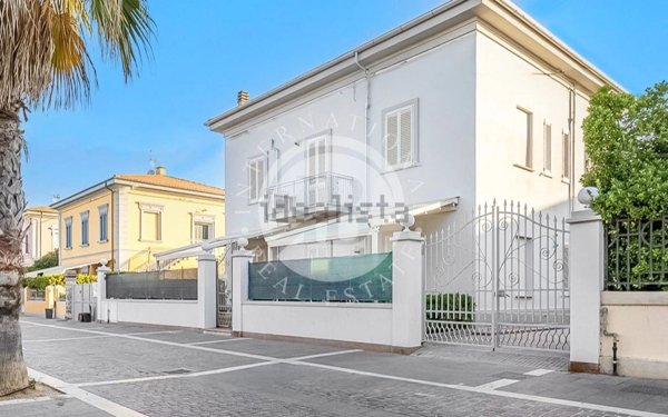 casa indipendente in vendita a Cecina