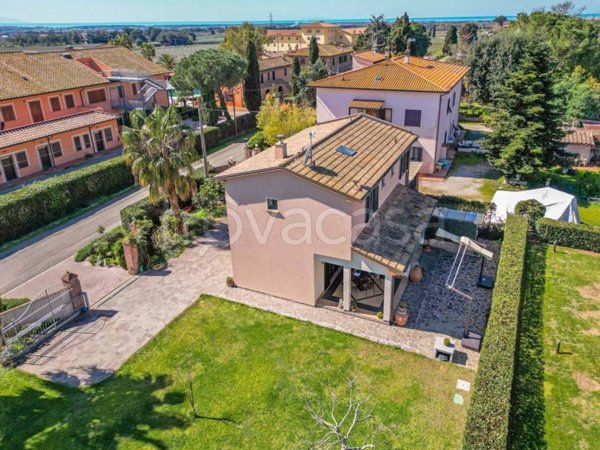 casa indipendente in vendita a Cecina