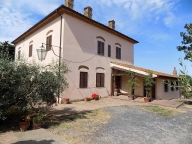 casa indipendente in vendita a Cecina