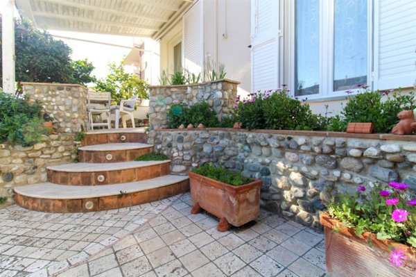 casa indipendente in vendita a Cecina