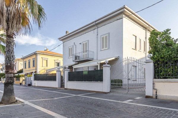 casa indipendente in vendita a Cecina