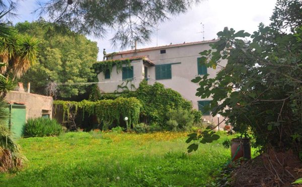 casa indipendente in vendita a Cecina