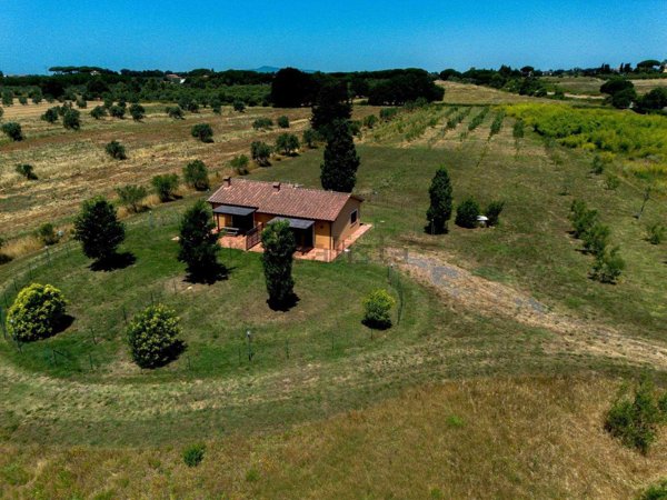 casa indipendente in vendita a Cecina