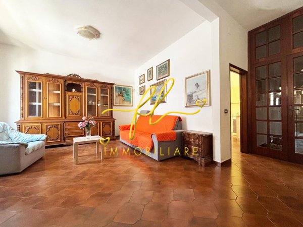 casa semindipendente in vendita a Cecina