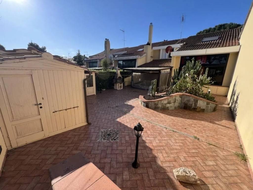 casa indipendente in vendita a Cecina