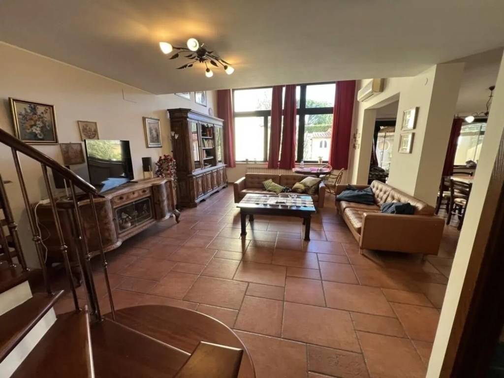 casa indipendente in vendita a Cecina