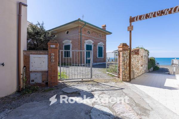 casa indipendente in vendita a Cecina