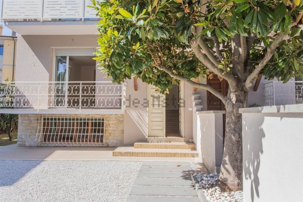 casa indipendente in vendita a Cecina