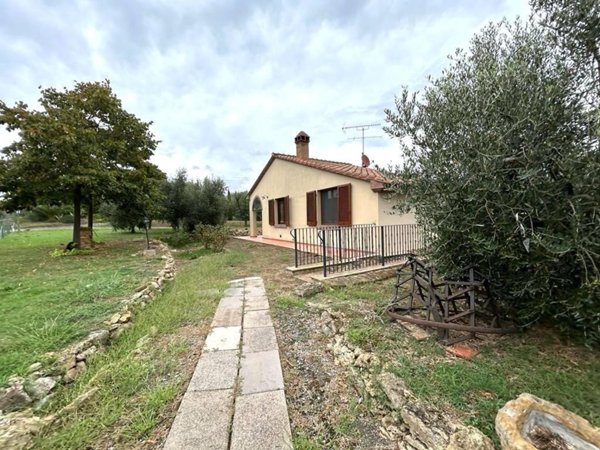 casa indipendente in vendita a Cecina