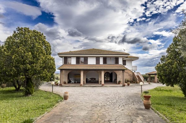 casa indipendente in vendita a Cecina