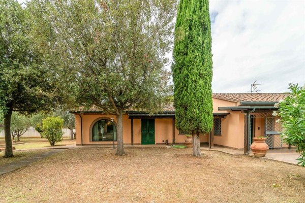 villa in vendita a Cecina