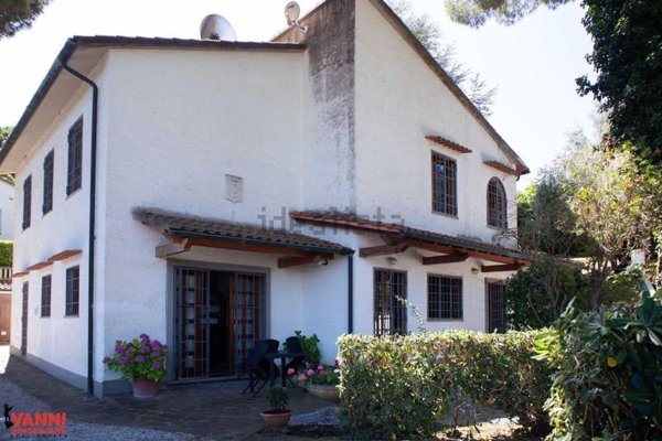 casa indipendente in vendita a Cecina