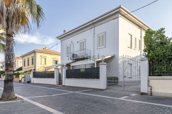 casa indipendente in vendita a Cecina