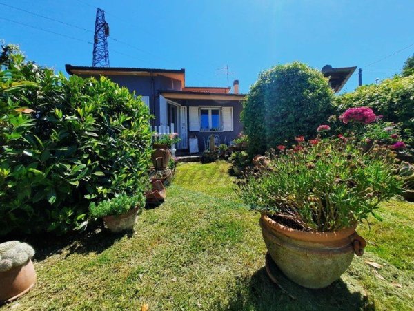 casa indipendente in vendita a Cecina