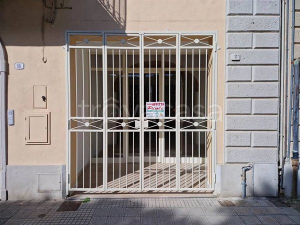 negozio in vendita a Cecina