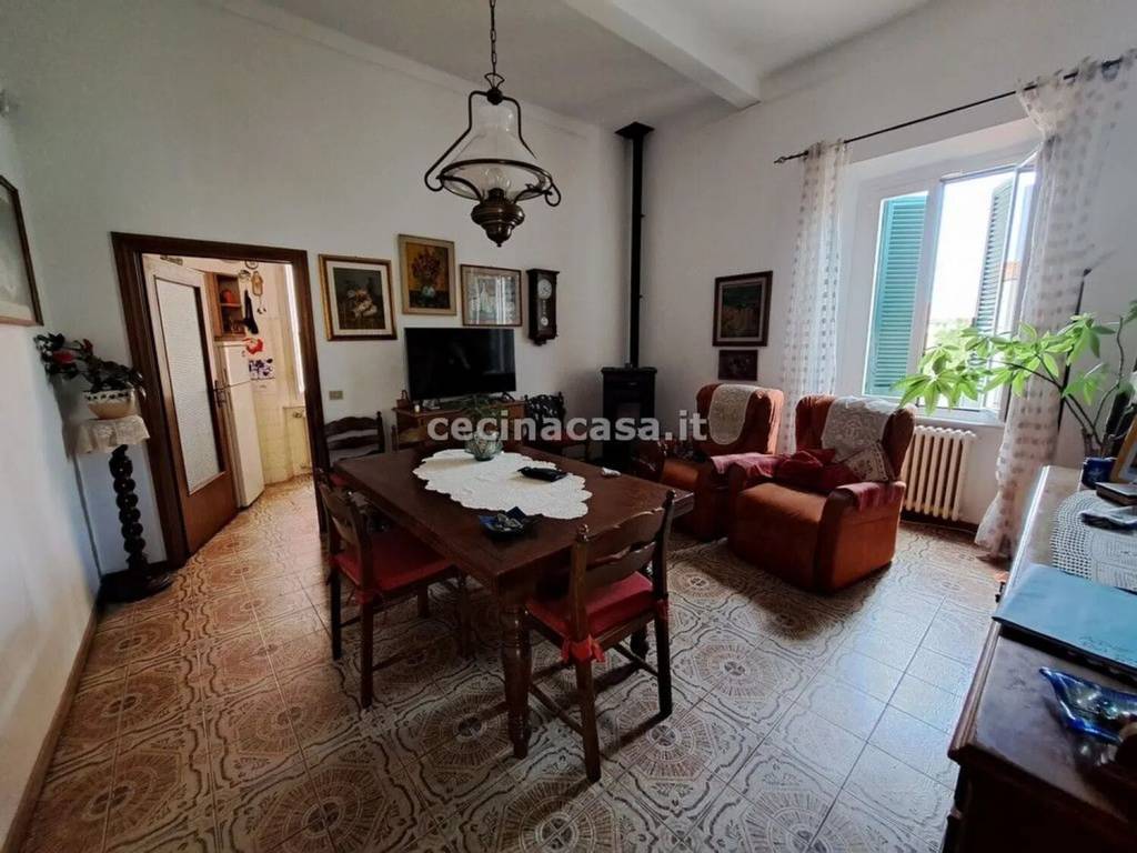 casa indipendente in vendita a Cecina