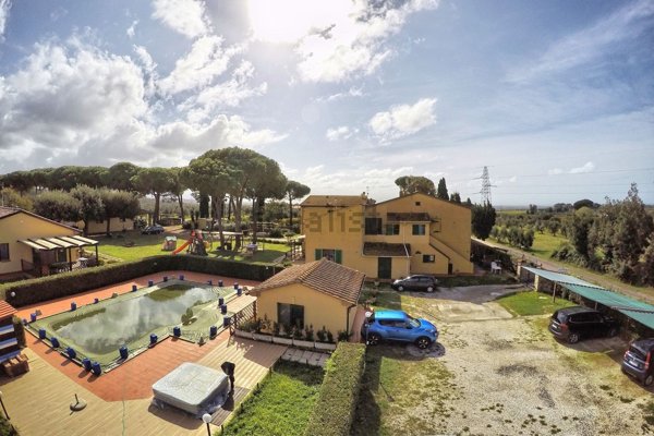 casa indipendente in vendita a Cecina