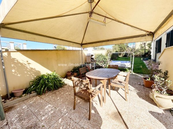 intera palazzina in vendita a Cecina