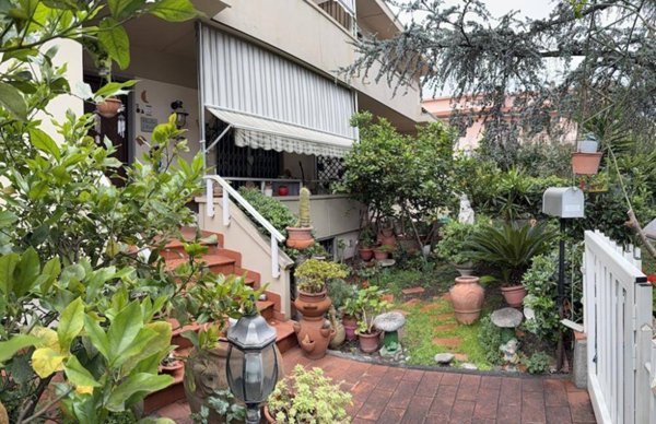 casa indipendente in vendita a Cecina