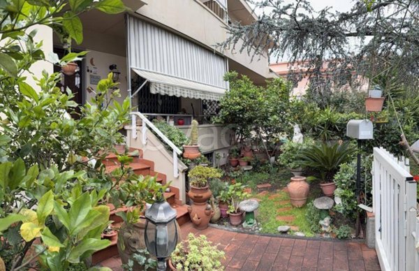 casa indipendente in vendita a Cecina