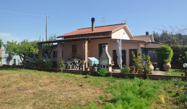 locale di sgombero in vendita a Cecina