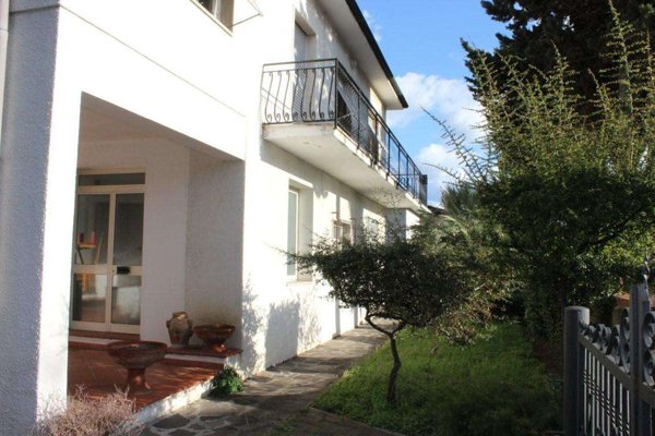 casa indipendente in vendita a Cecina