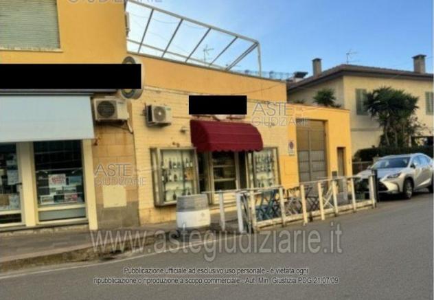 negozio in vendita a Cecina