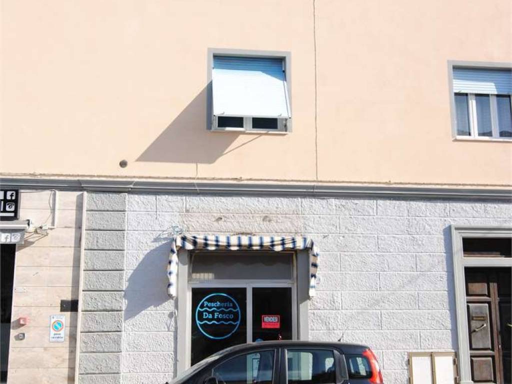 negozio in vendita a Cecina
