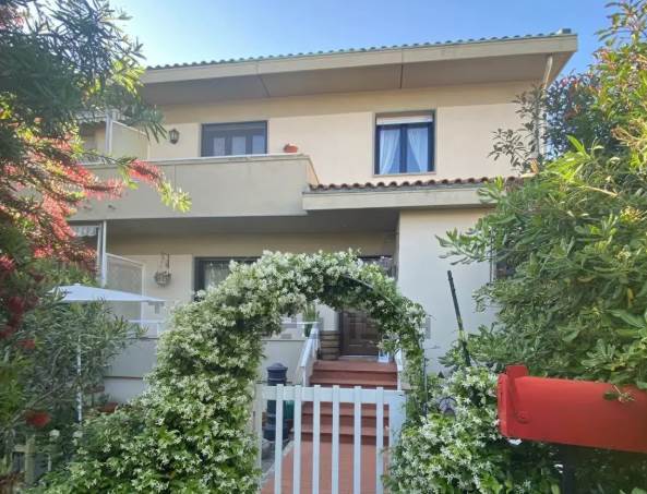 casa indipendente in vendita a Cecina