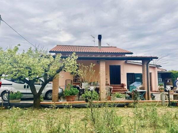 locale di sgombero in vendita a Cecina